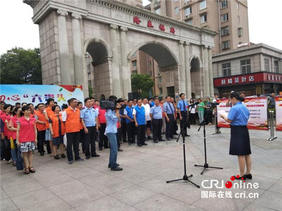 （供稿 創新江蘇列表 三吳大地泰州 移動版）泰州華泰社區引導居民參與文明城市創建工作