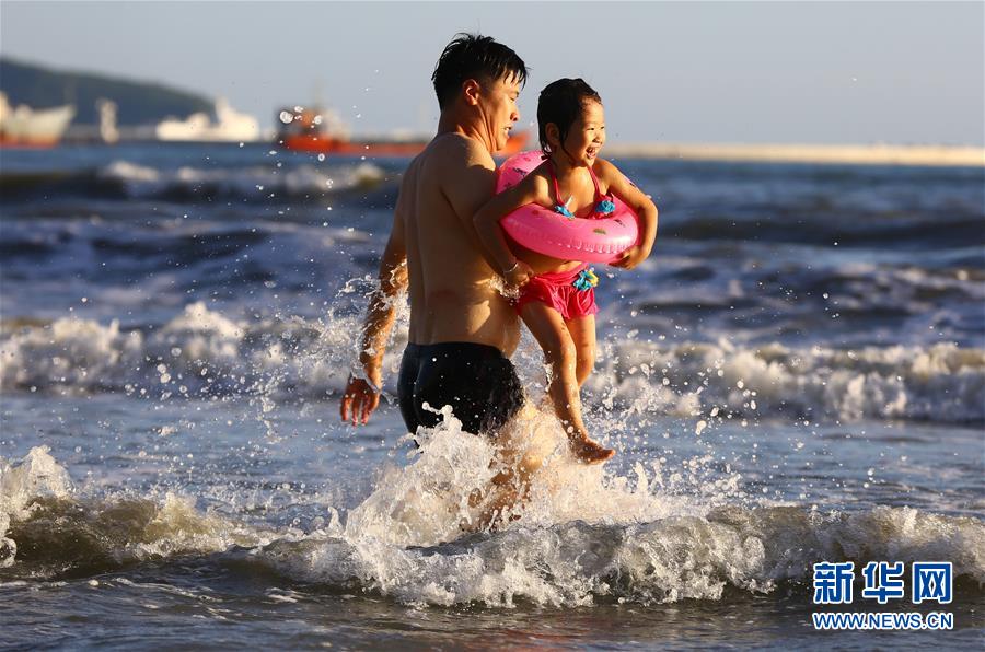 海南三亞：戲水樂