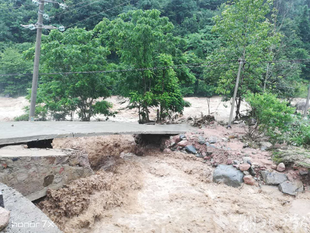 興山縣暴雨受災嚴重 朝天吼漂流停漂