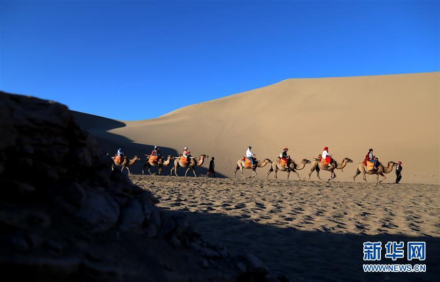 甘肅敦煌迎來旅遊旺季