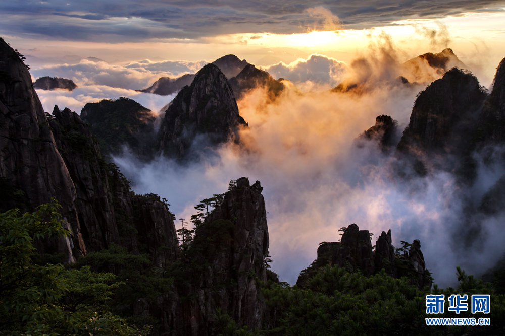 安徽：雲蒸霞蔚多奇景 黃山曉色品霞紅