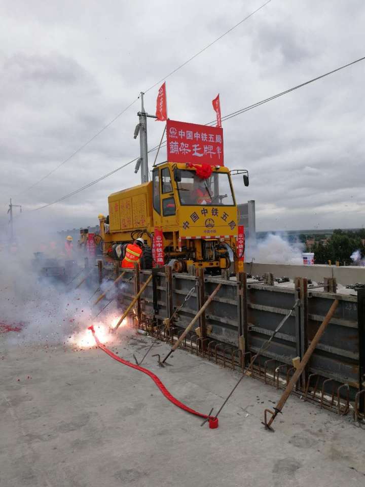 離通車更近了！濟青高鐵低速段開始鋪軌