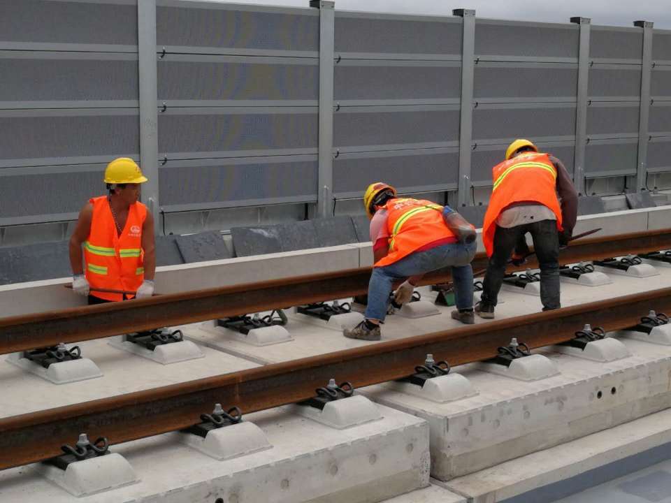 離通車更近了！濟青高鐵低速段開始鋪軌