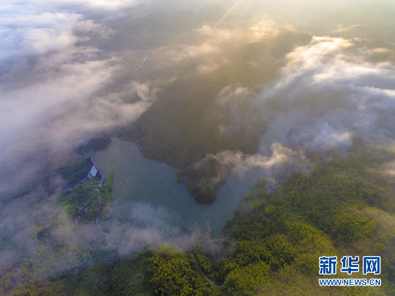 安徽：雲霧結長空 障霞隱半紅