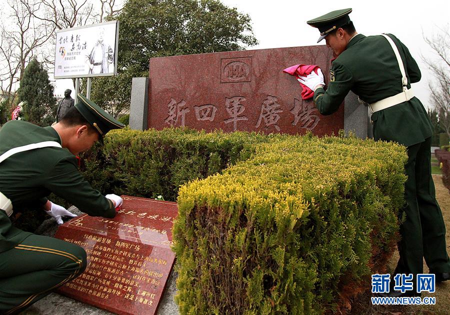 【焦點圖】上海武警官兵祭掃烈士陵墓