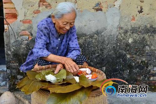 末尾有圖【市縣】【即時快訊】海南“粽子西施”火了！90後女孩上央視傳播海南粽子文化