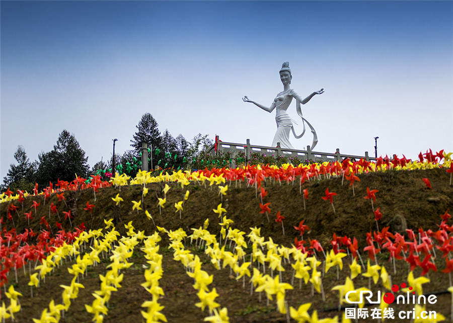 清明節期間 四川仙山花谷百花爭艷迎賓客