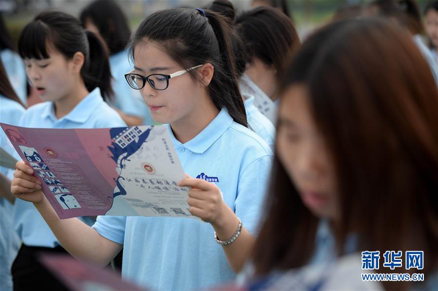 江西南昌：千人誦讀迎讀書日