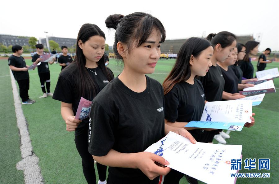 江西南昌：千人誦讀迎讀書日