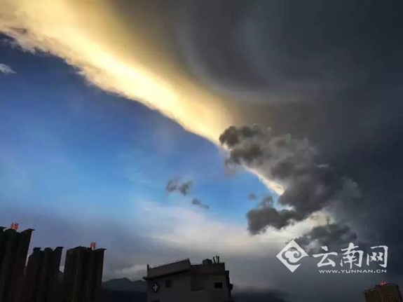 壯觀！雲南大理現罕見“飛碟雲”