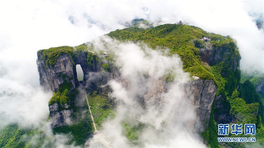 湖南張家界：雲卷雲舒山色美