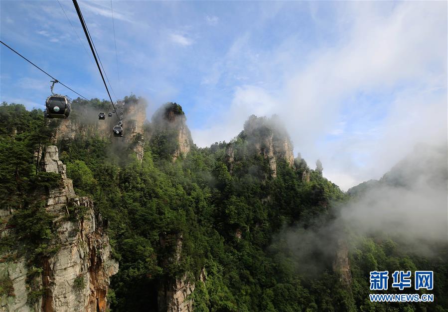 湖南張家界：雲卷雲舒山色美