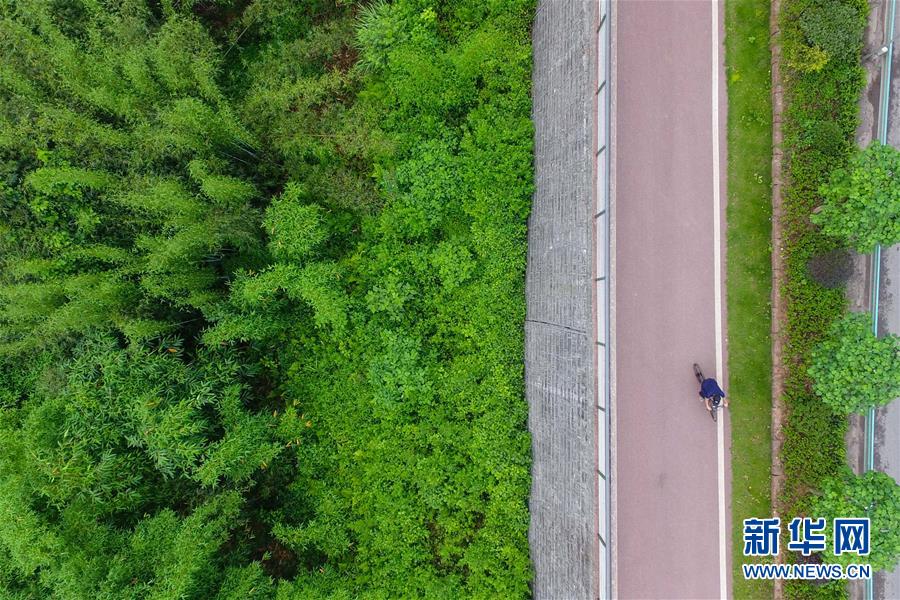 飛閱貴州“最美旅遊公路”