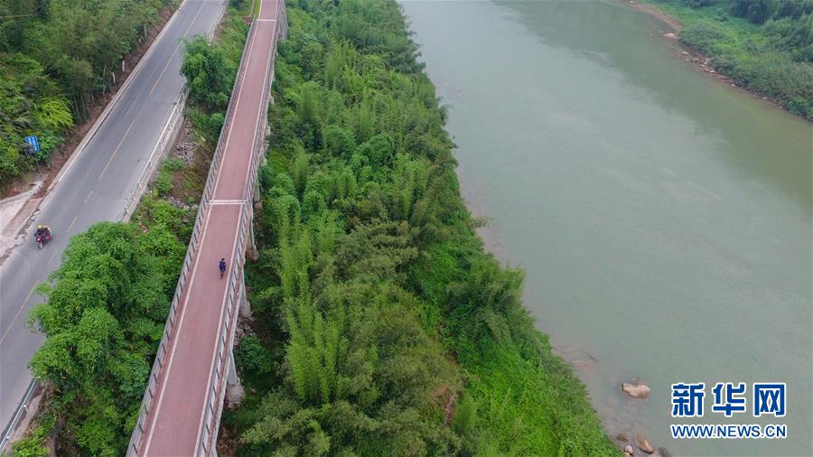 飛閱貴州“最美旅遊公路”