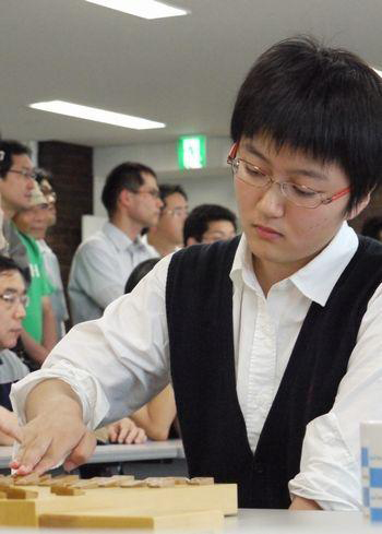 日本女棋手15歲時被笑太醜 9年後變超級美女