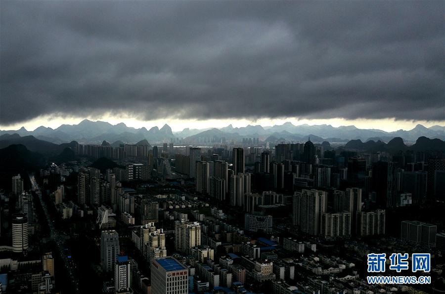 廣西柳州：烏雲壓境