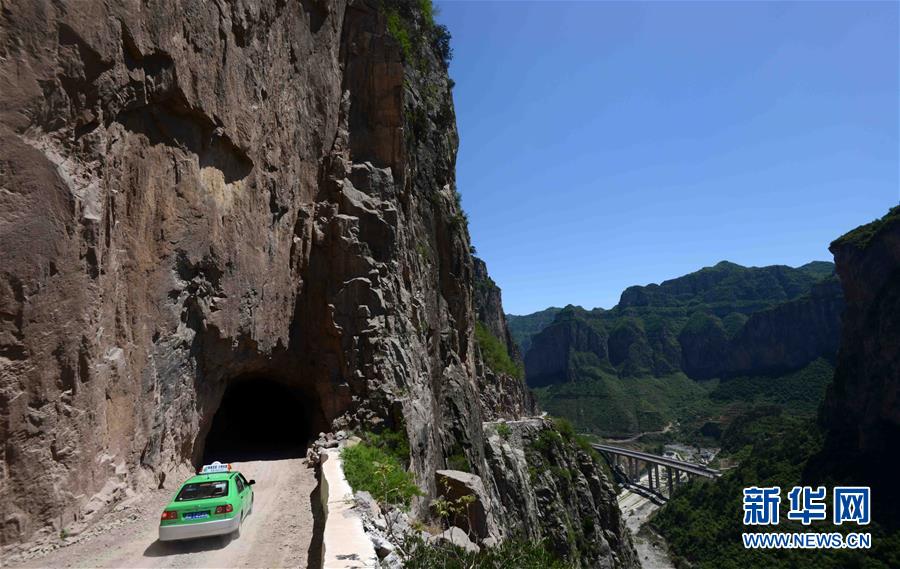 太行山“挂壁公路”