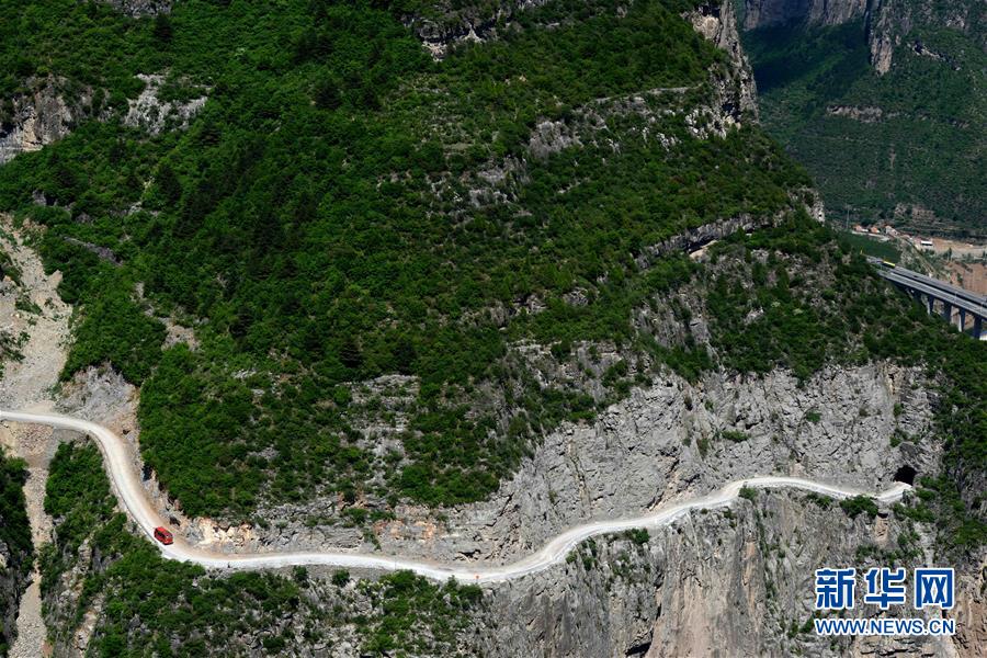 太行山“挂壁公路”