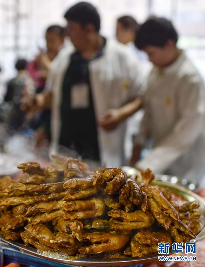 和田夜市：沙漠南緣的美食之地