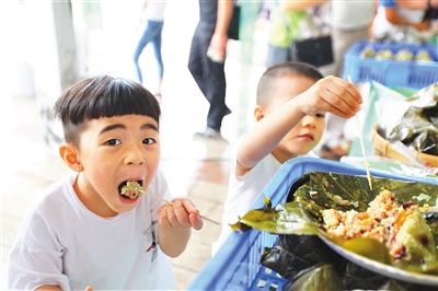 末尾有圖【食品農業圖文列表】【即時快訊】艾草飄香引客來 一日嘗盡海南粽