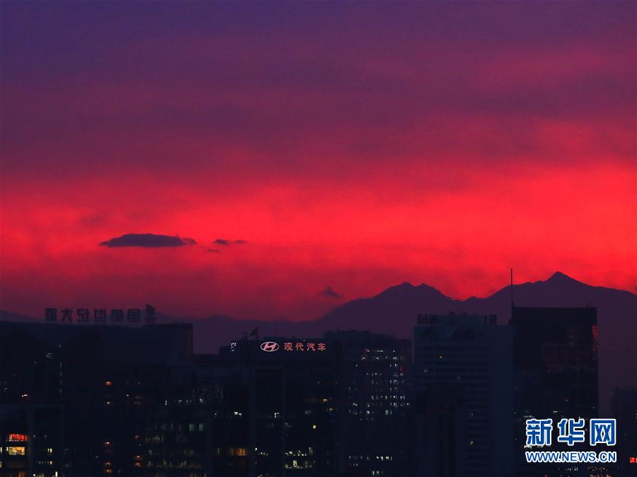 北京雨後晚霞醉人