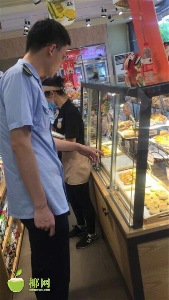 【食品農業】【即時快訊】海口一嘉藝坊店的老婆餅竟吃出了手套