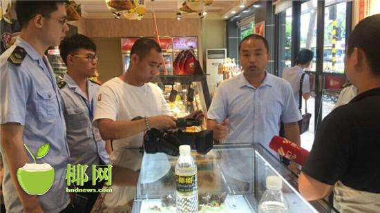 【食品農業】【即時快訊】海口一嘉藝坊店的老婆餅竟吃出了手套