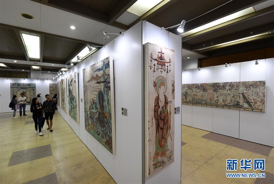 “敦煌壁畫藝術精品高校公益巡展”走進南京東南大學