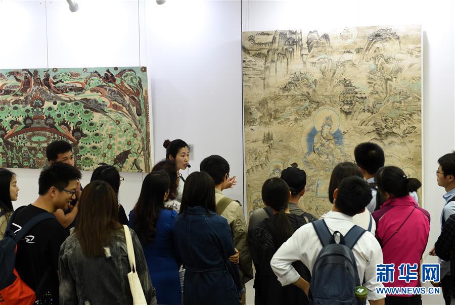 “敦煌壁畫藝術精品高校公益巡展”走進南京東南大學