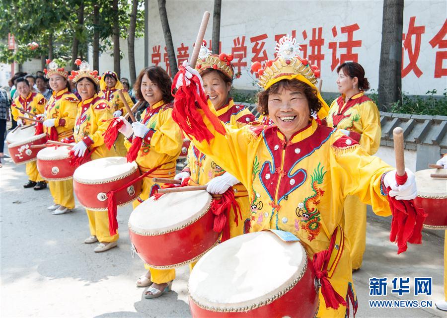 石家莊：傳承非遺“抬花杠