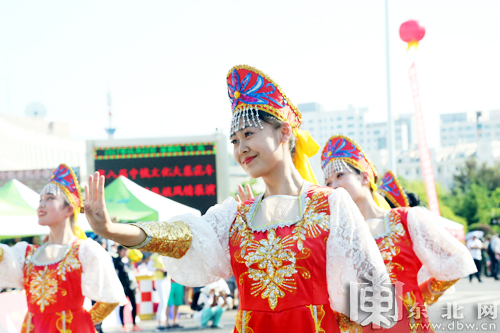 【龍江要聞】中俄文化大集花車巡遊暨中俄民族風情展演盛裝開幕