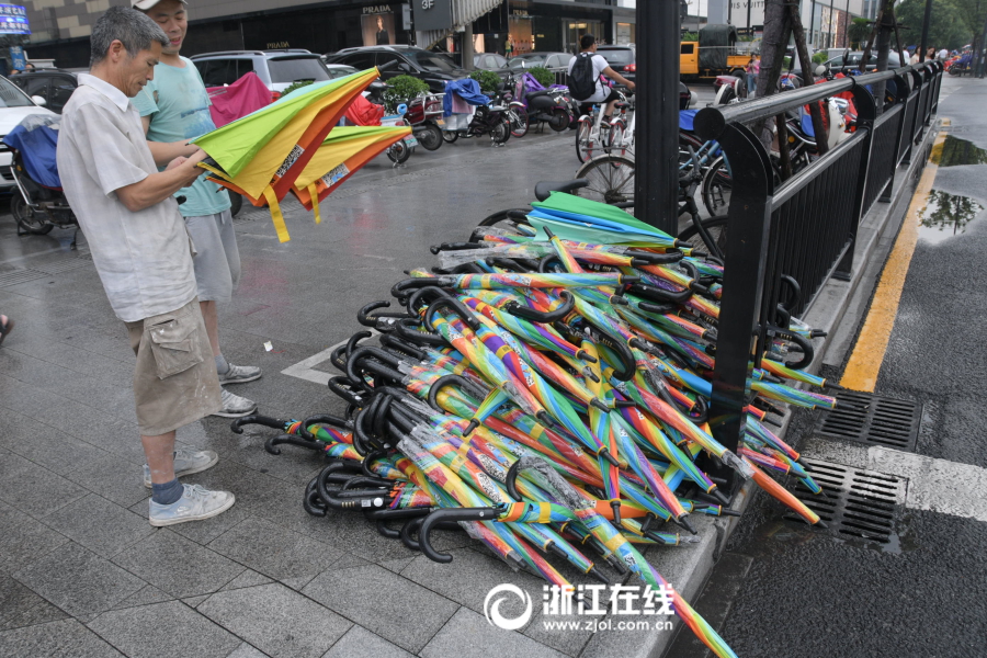 5萬把共享雨傘現身杭城街頭