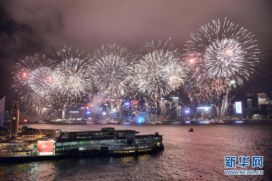 香港舉行慶祝回歸20週年煙花匯演