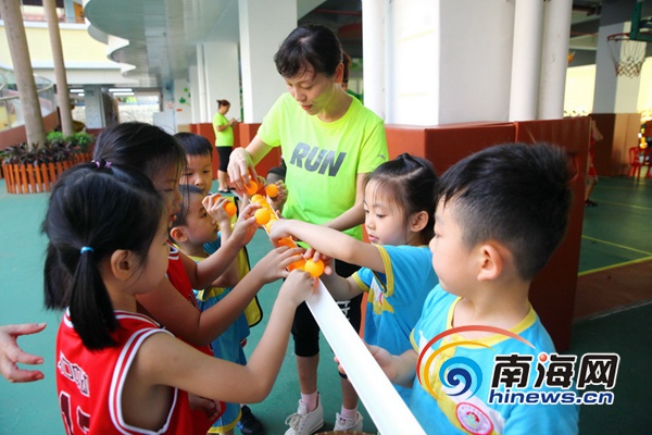 末尾有圖【教育醫衛圖文列表】【教育專題-焦點圖】【即時快訊】幼兒園快樂足球 巾幗不讓鬚眉