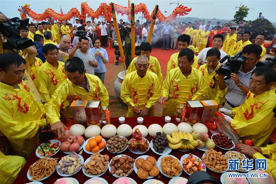 山東日照：漁民祭海祈福