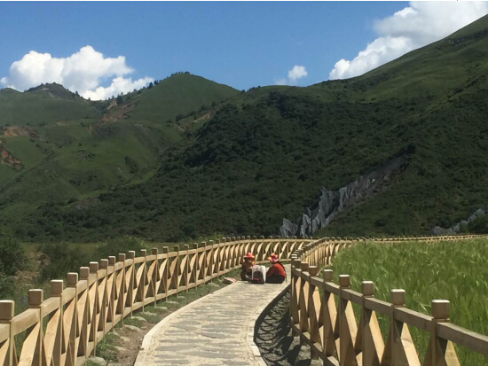 墨石公園景區助推道孚精準脫貧