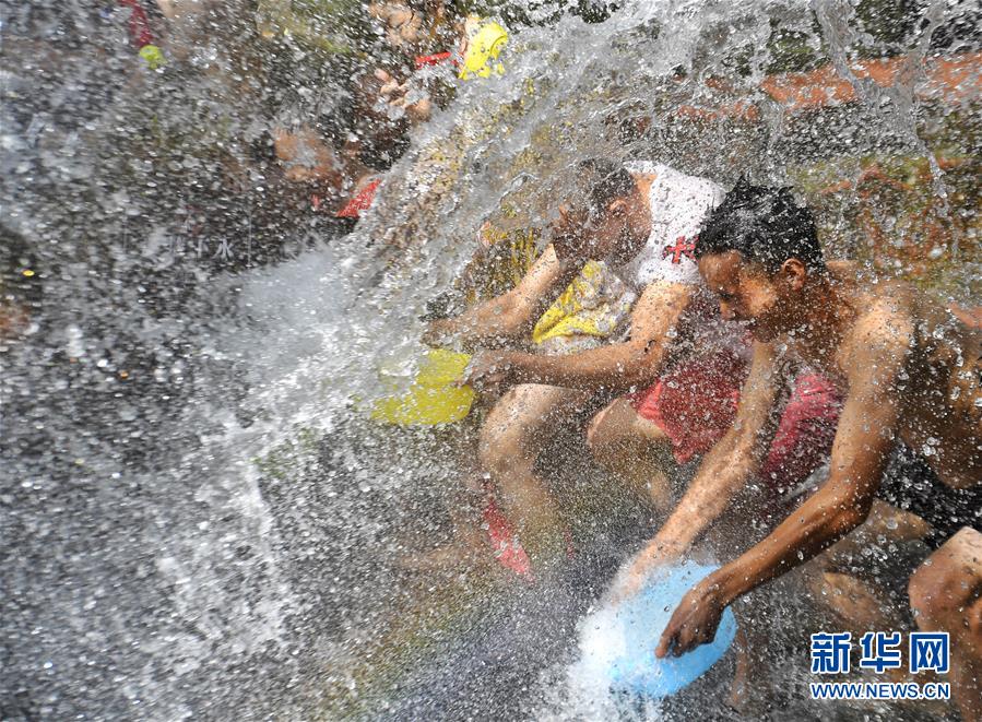 成都：古鎮親水度夏