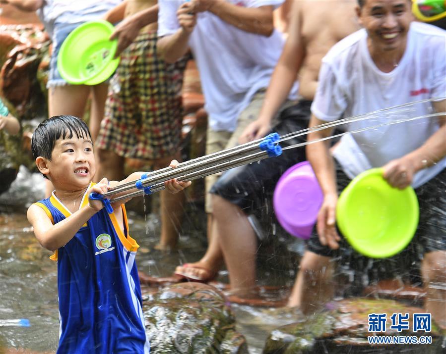 成都：古鎮親水度夏