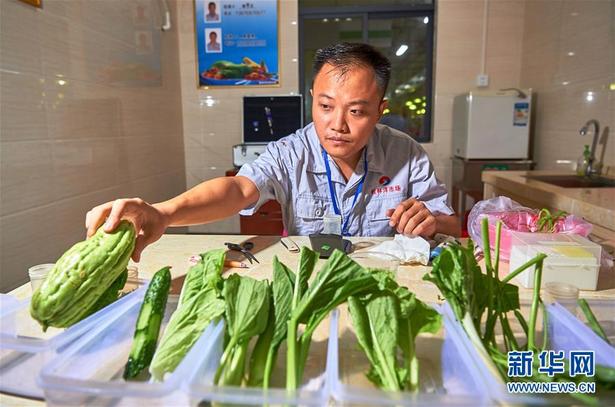 末尾有圖【民生圖文列表】【即時快訊】海口：改造小菜場 造福大民生    摘要：近年來，海南省海口市開展“創建國家衛生城市，創建全國文明城市”工作。