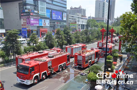 西安小寨十字一倉庫突發火災 無人員傷亡_fororder_微信圖片_20170722175623