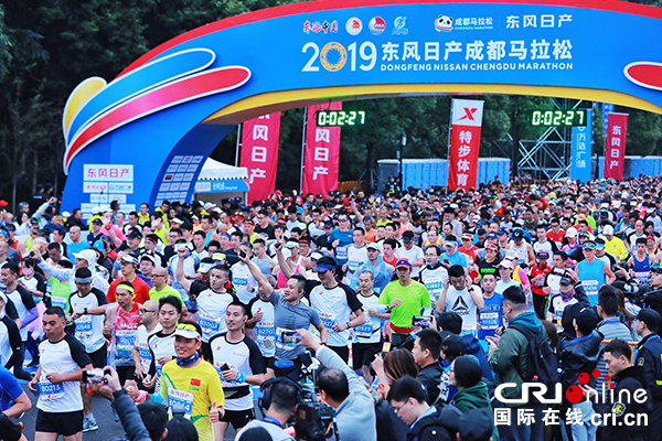 【供稿待審】四川丨運動新成都   跑向大滿貫2019東風日産成都馬拉松今日開跑（生態進行時）