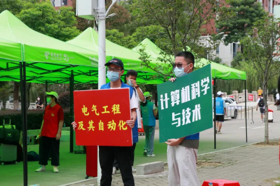 廣州新華學院穗莞兩校區嚴把“防疫關” 萬餘名學生開學返校