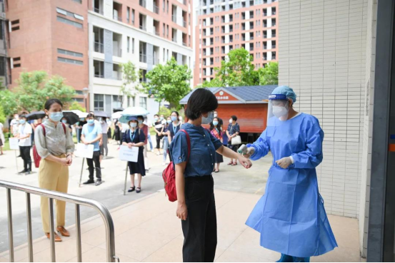 廣州新華學院穗莞兩校區嚴把“防疫關” 萬餘名學生開學返校