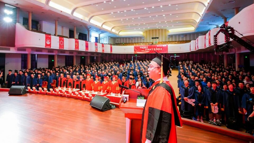 【商學院頻道】知行合一 一生幸福——交大安泰2021年MBA畢業典禮暨學位授予儀式舉行