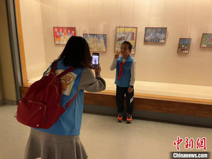 超百幅少兒書畫作品杭州展出：童心童眼繪就共富風景