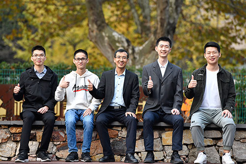 平均年齡僅24歲 華中科大學生拿下EDA國際演算法競賽第一名