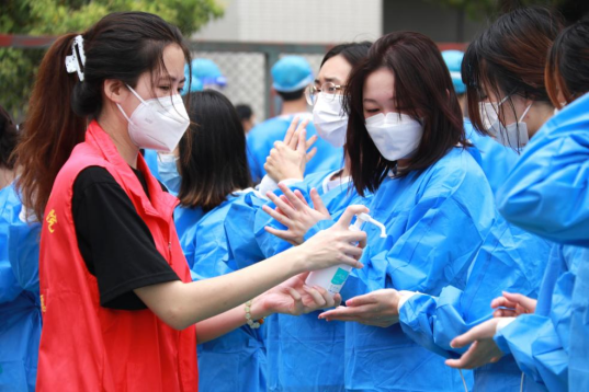 【教育頻道】靜“莞”戰疫,一定能贏!廣州新華學院東莞校區開展全員核酸檢測 【教育頻道】靜“莞”戰疫,一定能贏!廣州新華學院東莞校區開展全員核酸檢測