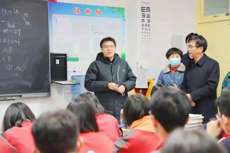 樹牢為民情懷 精心守護未來 樹牢為民情懷 精心守護未來