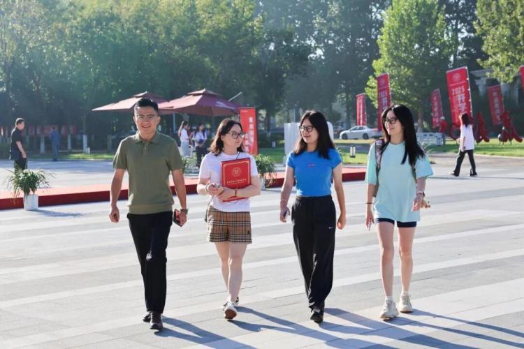 首都師範大學科德學院2025級新生順利報到 多舉措助融入校園_fororder_wps_doc_2