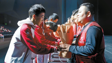 武當山下的主題教育課